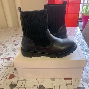 Little girl SHEIN black boots